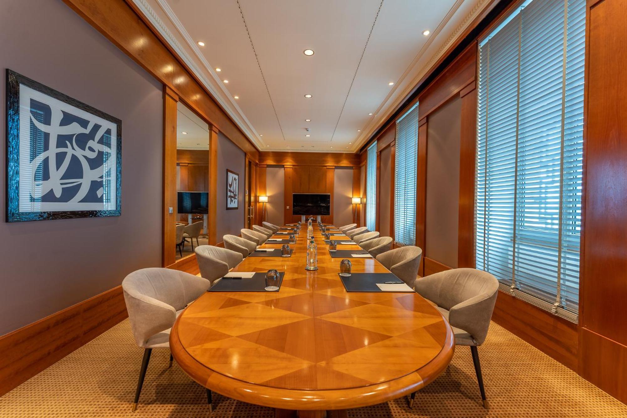 Beau Rivage Hotel Neuchatel Ngoại thất bức ảnh The boardroom at the club