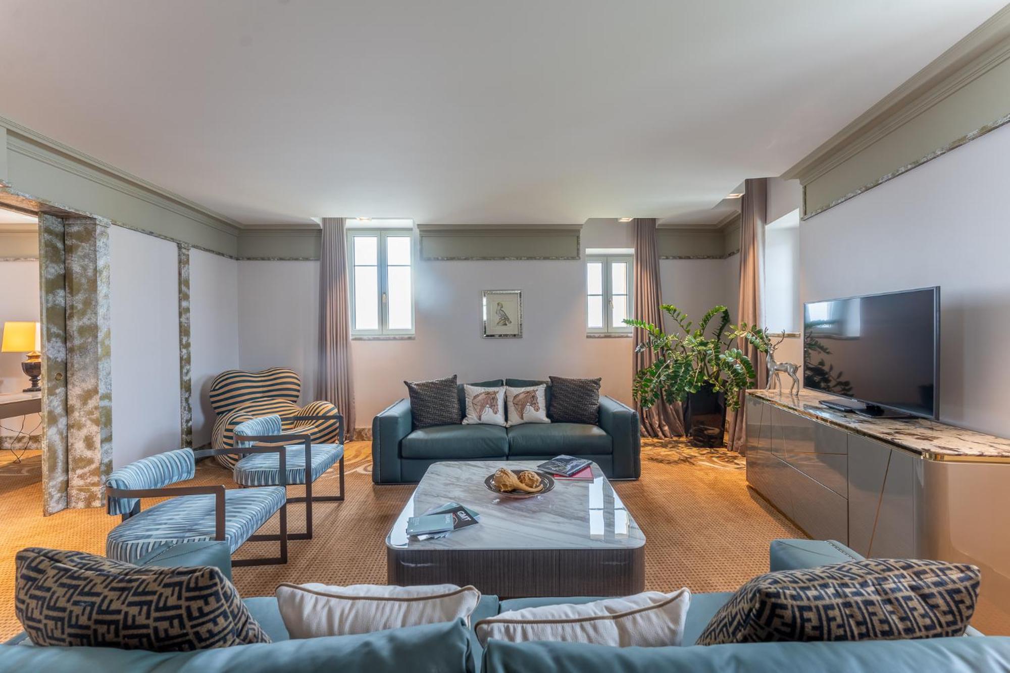 Beau Rivage Hotel Neuchatel Ngoại thất bức ảnh The living room of a penthouse apartment at the hotel
